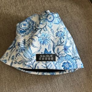 Skida fleece lined hat. Size S/M